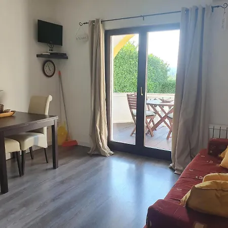 Flora Apartment