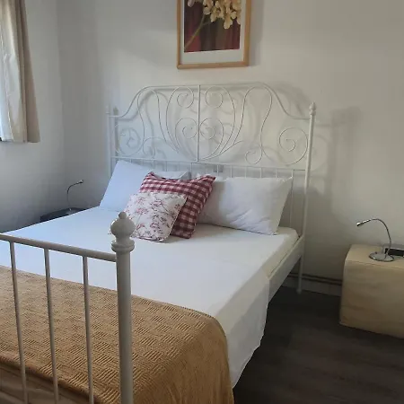 Apartment Flora Malinska