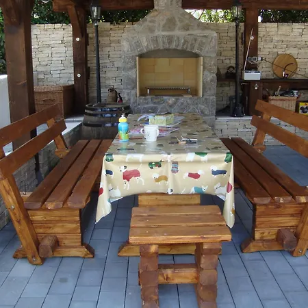 Apartment Flora Malinska